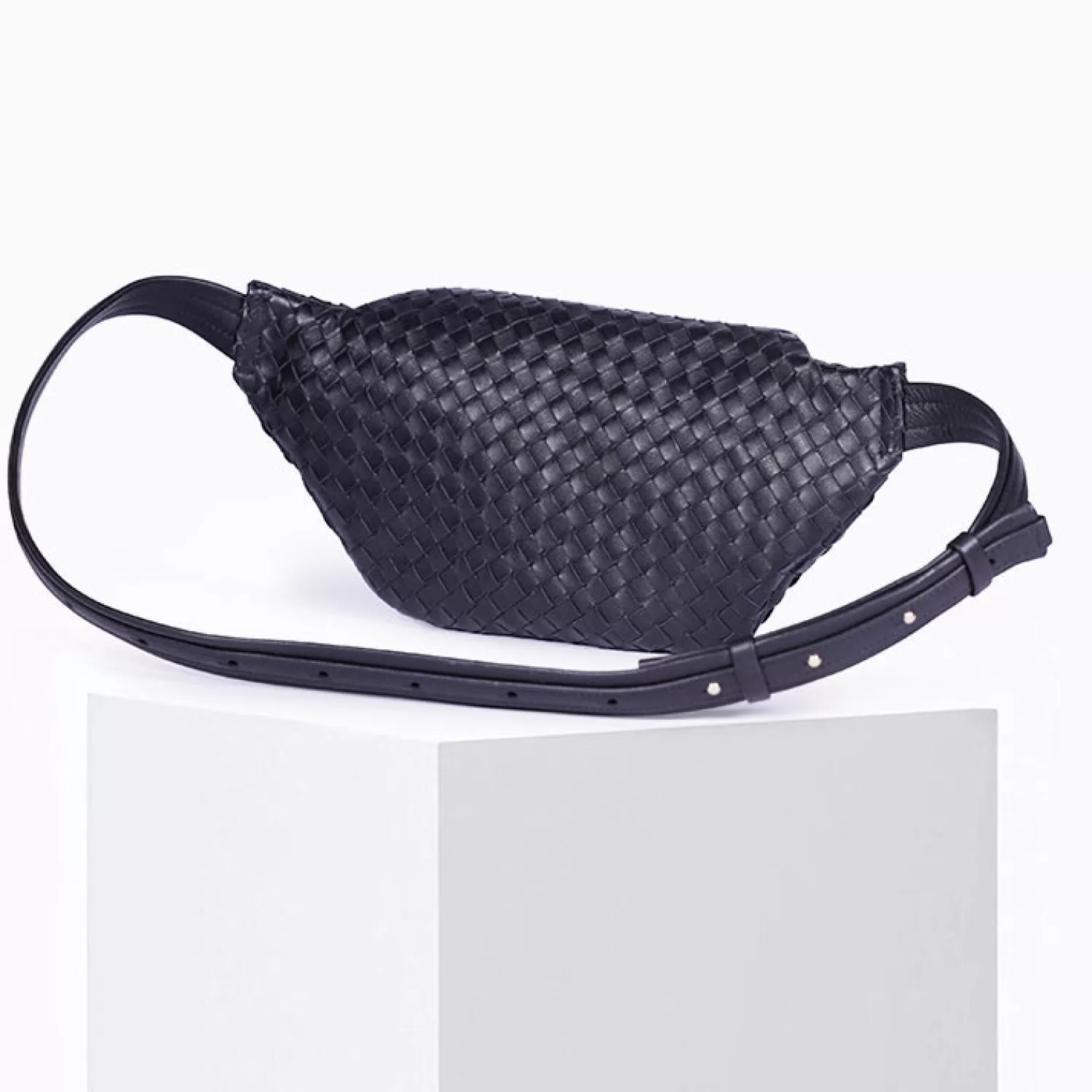 belt_bag_tress_noir_4.webp Flash Sale Craie Studio Belt Bag Tressé Noir