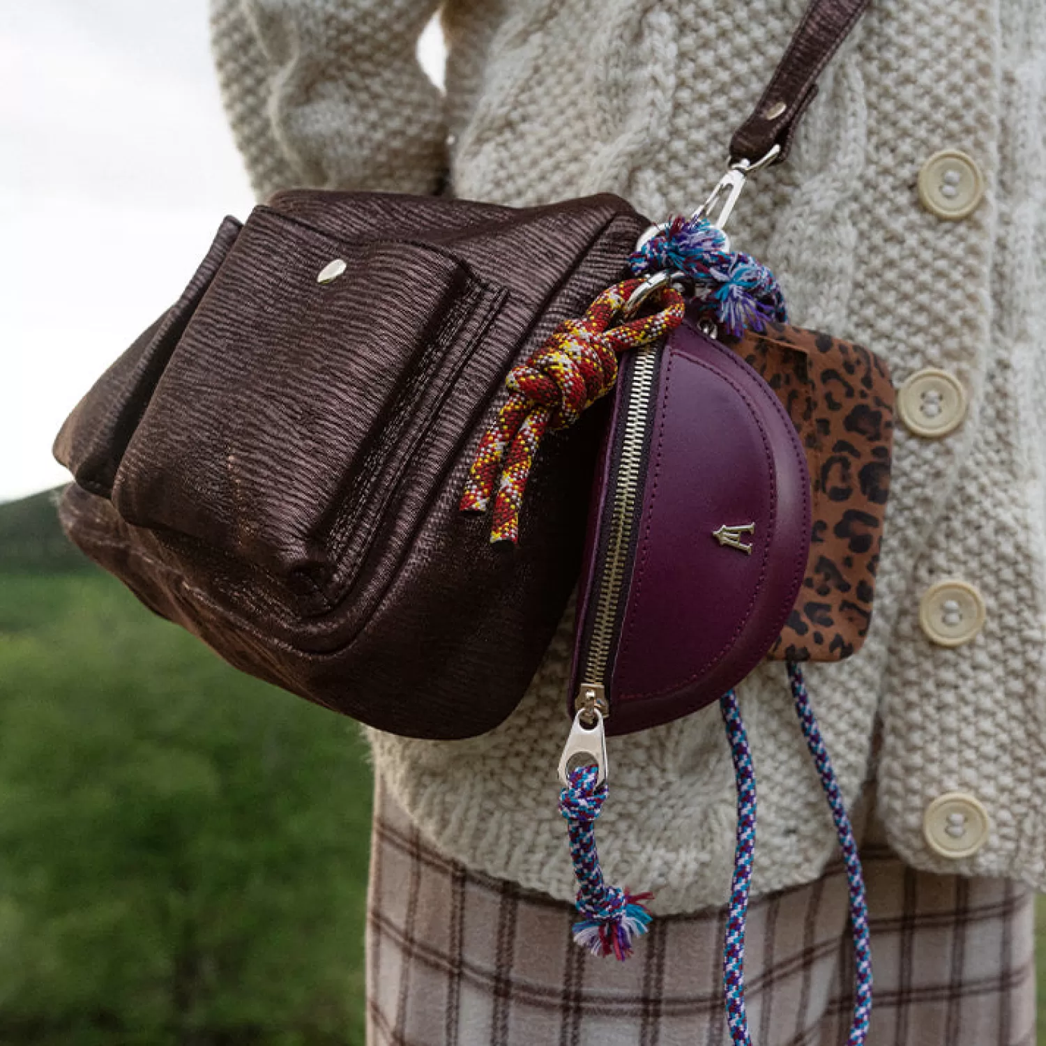 etui_airpods_winou_hydro_2.webp Store Craie Studio Etui AirPods Winou Hydro Bleu