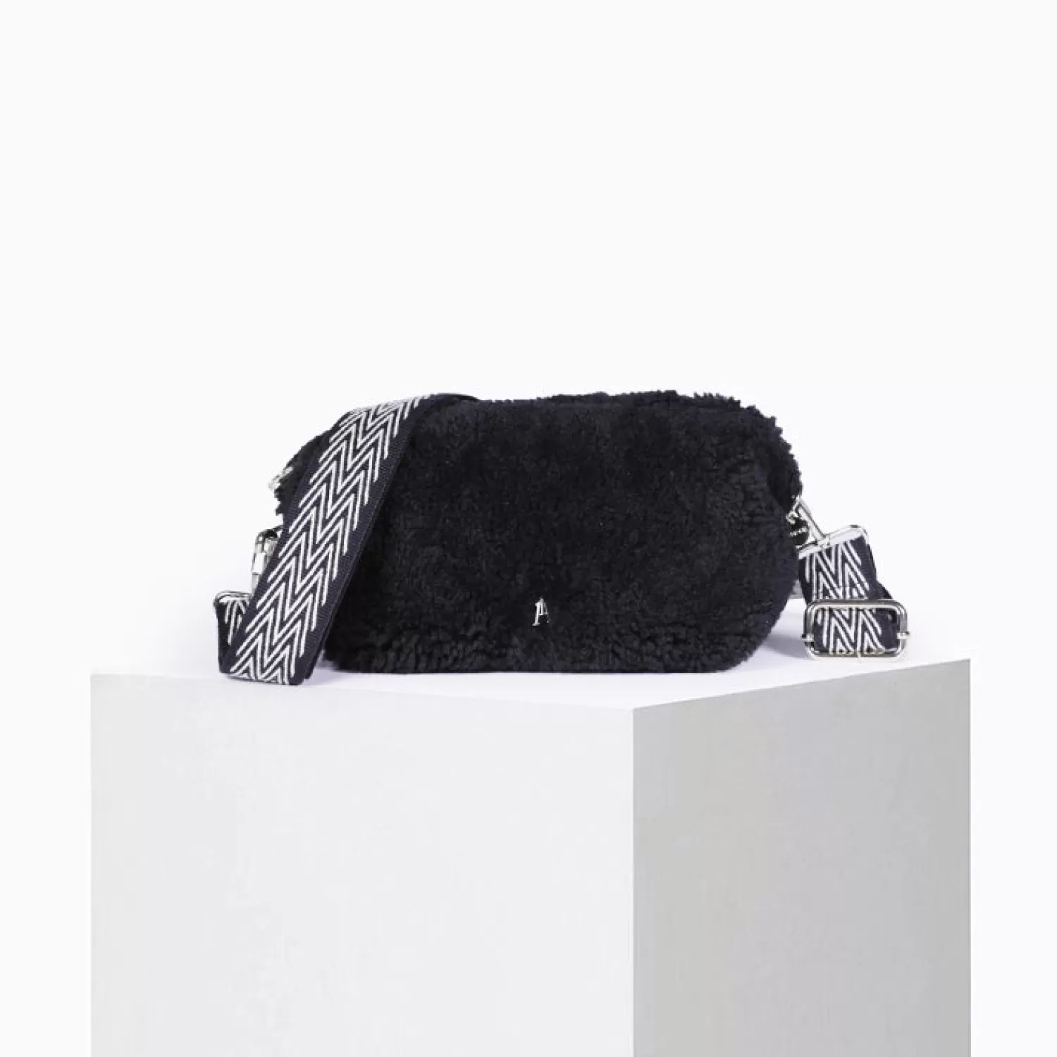 pochette_nuage_laine_noir_2.webp Shop Craie Studio Pochette Nuage Laine Noir