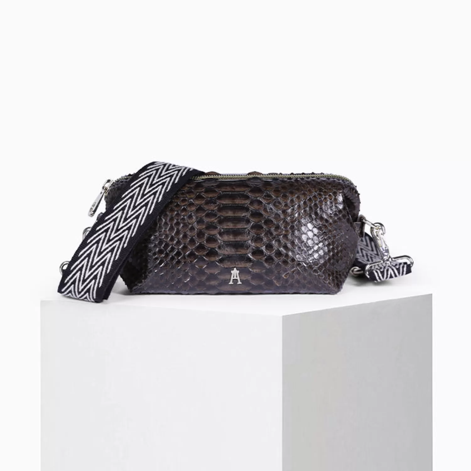 pochette_nuage_python_choco_5.webp New Craie Studio Pochette Nuage Python Choco Brun