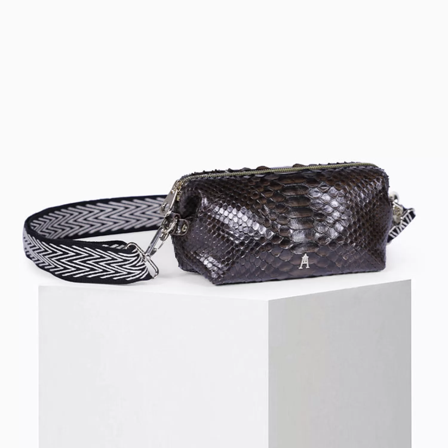 pochette_nuage_python_choco_6.webp New Craie Studio Pochette Nuage Python Choco Brun