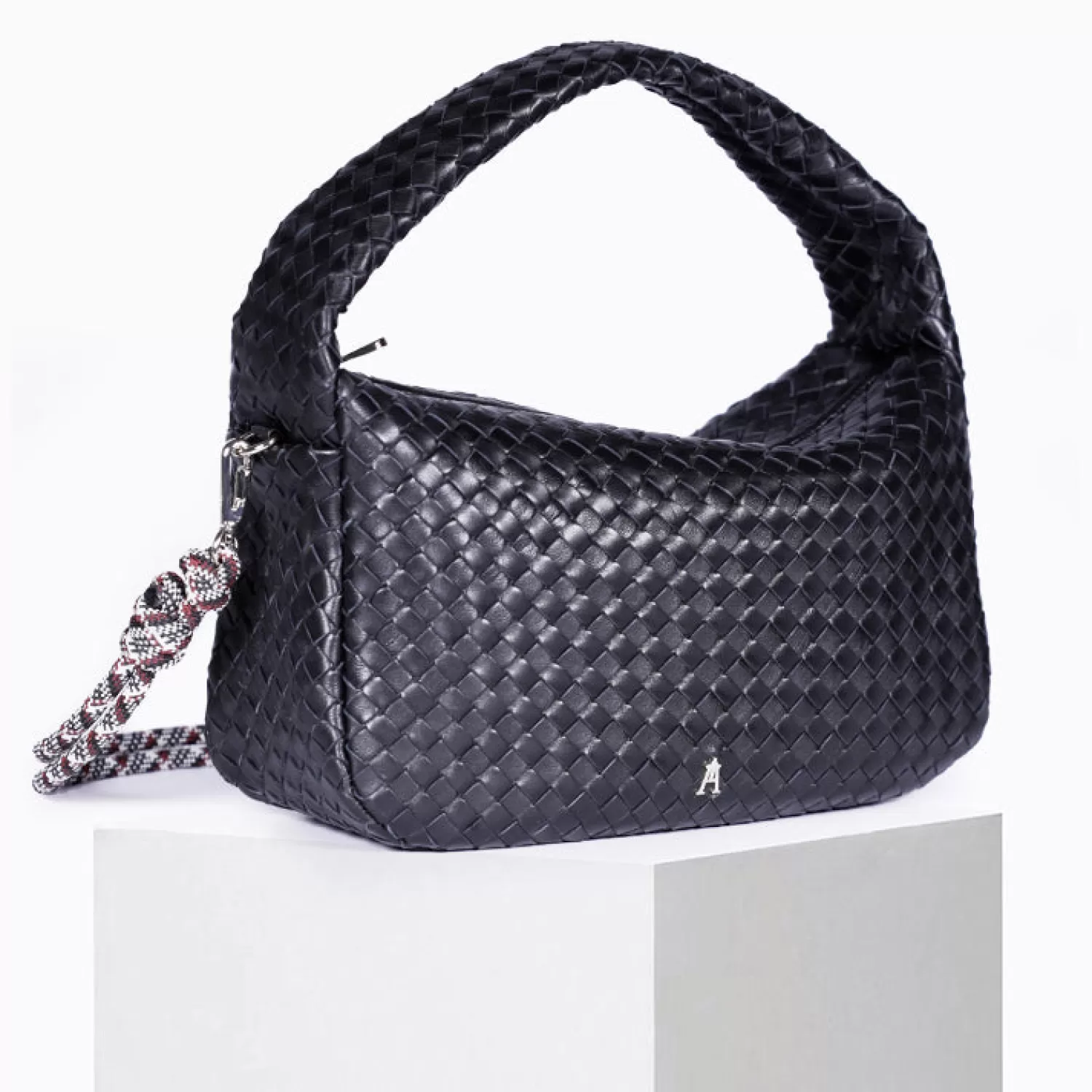 sac_ballon_tress_noir_2.webp Outlet Craie Studio Sac Ballon Tressé Noir