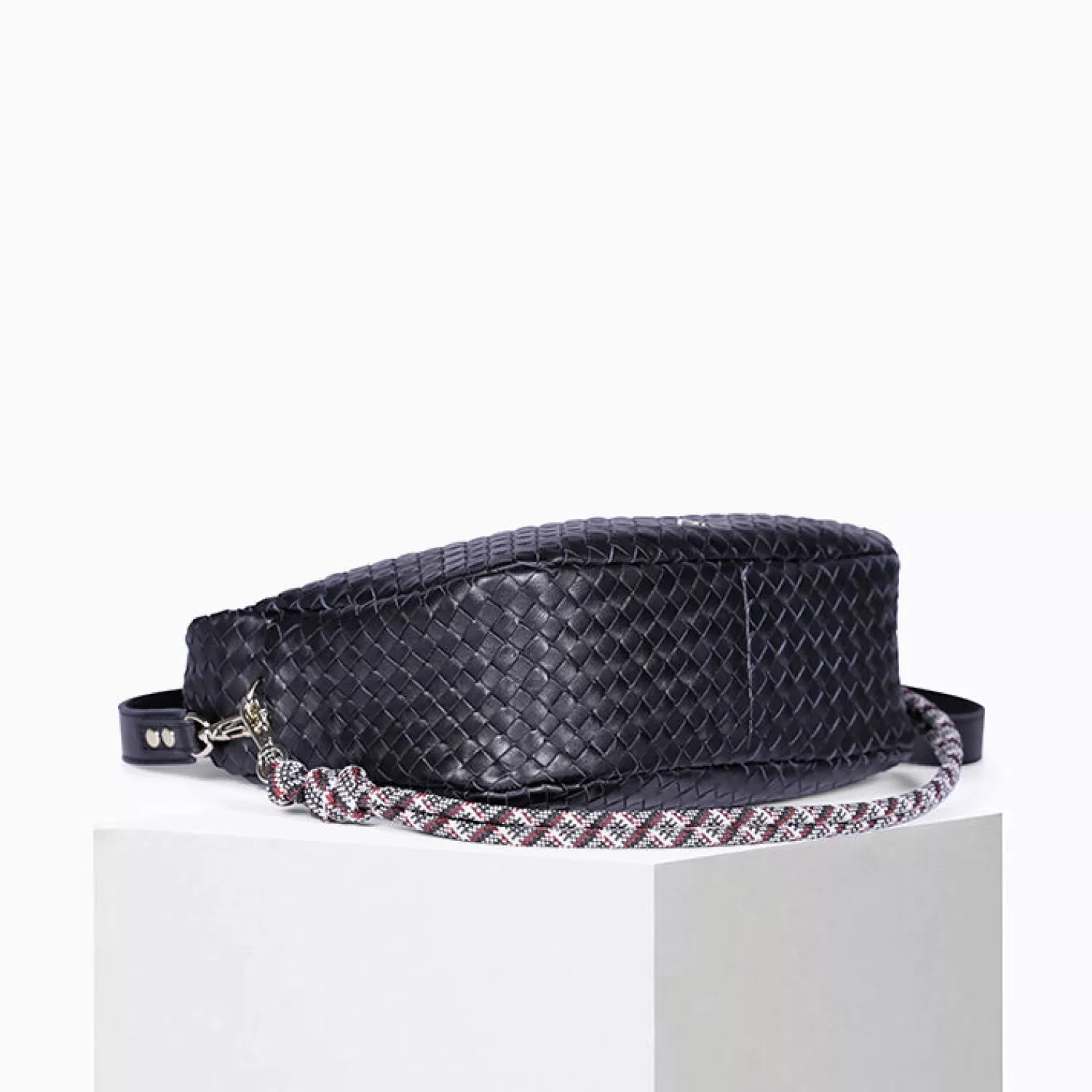 sac_ballon_tress_noir_3.webp Outlet Craie Studio Sac Ballon Tressé Noir