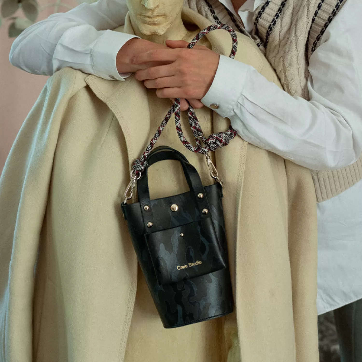 sac_seau_nono_corce_noir_4.webp Flash Sale Craie Studio Sac seau Nono Écorce Noir